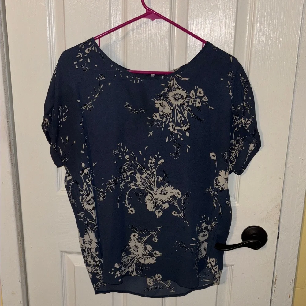 Lot of Maurice’s work wear tops all M except black top is small - Picture 5 of 10